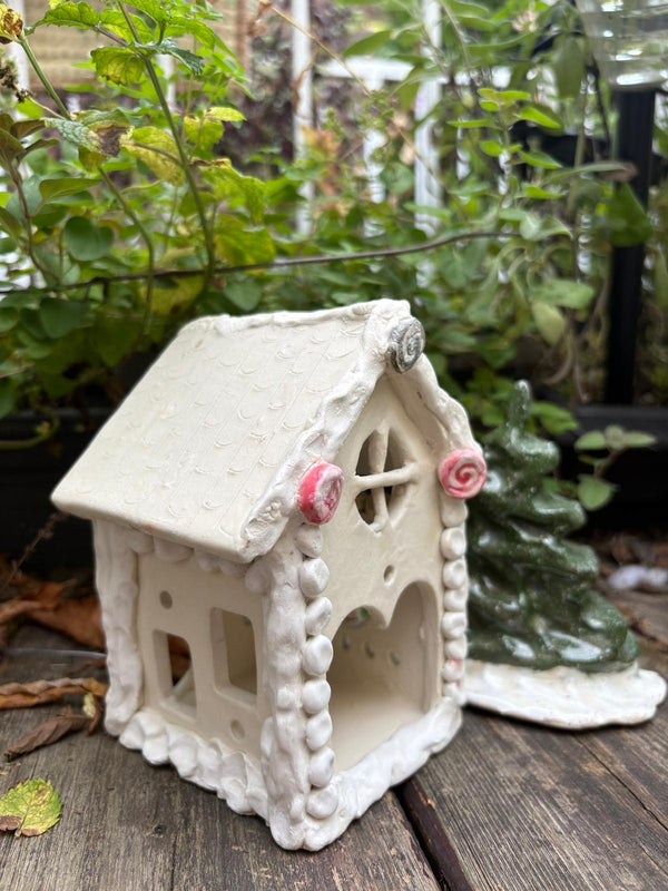 Handbuilding Featuring a Gingerbread House at Richmond